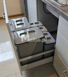 Zestaw koszy na śmieci 61L do szuflady szafki 60 Blum 5 pojemników na odpady